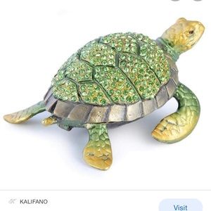 Sea Turtle figurine with crystals